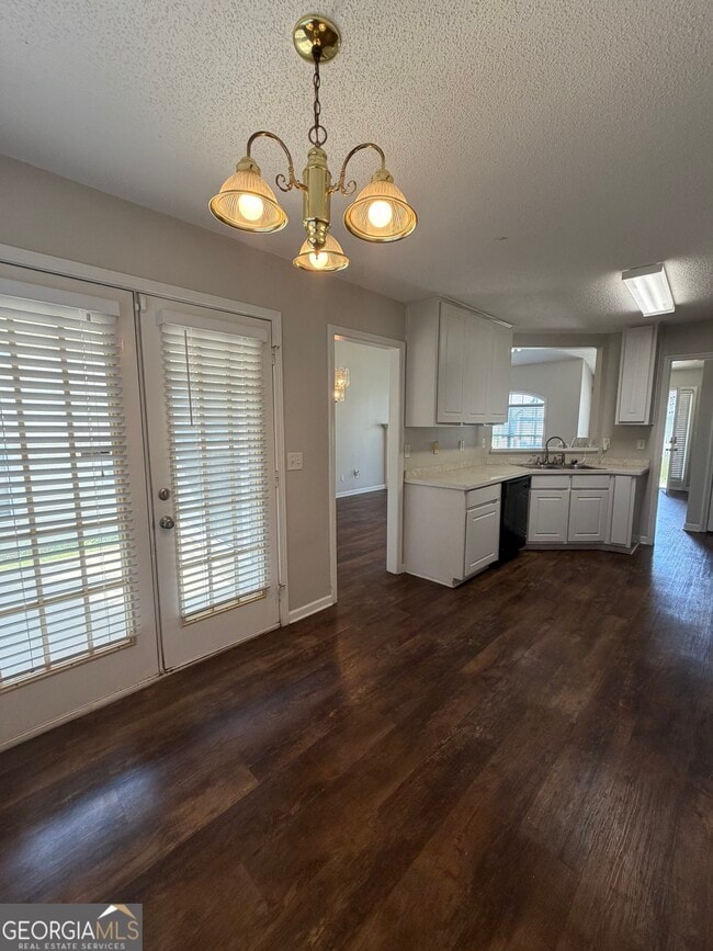 Photo - 3020 Meadow Glen Pass