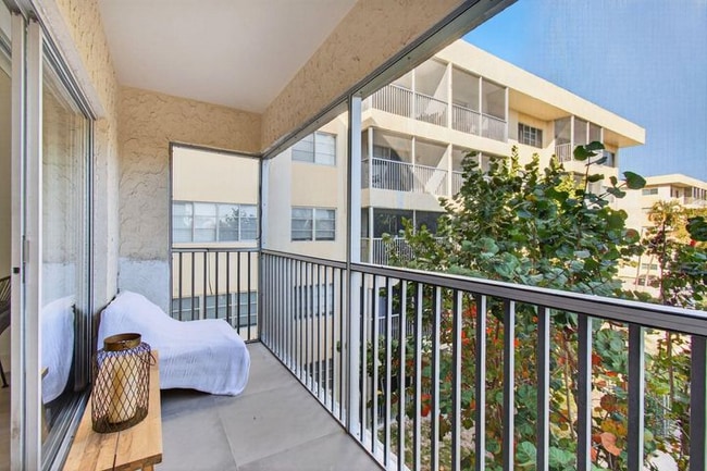 Photo - 50 SW 3rd Ave