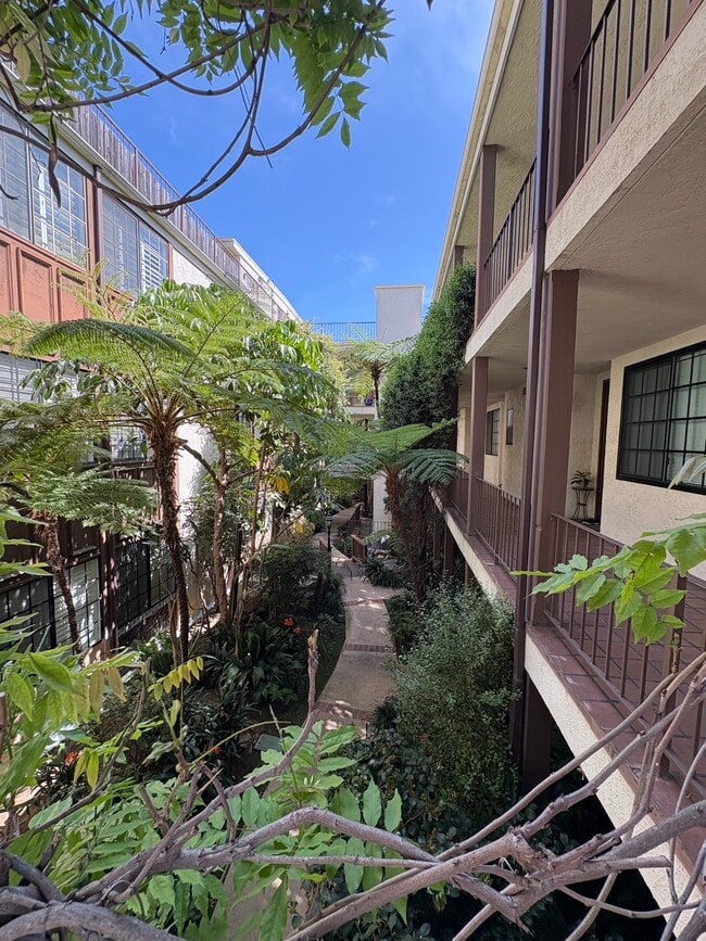 Senderos - 11939 Gorham Ave Unidad 207