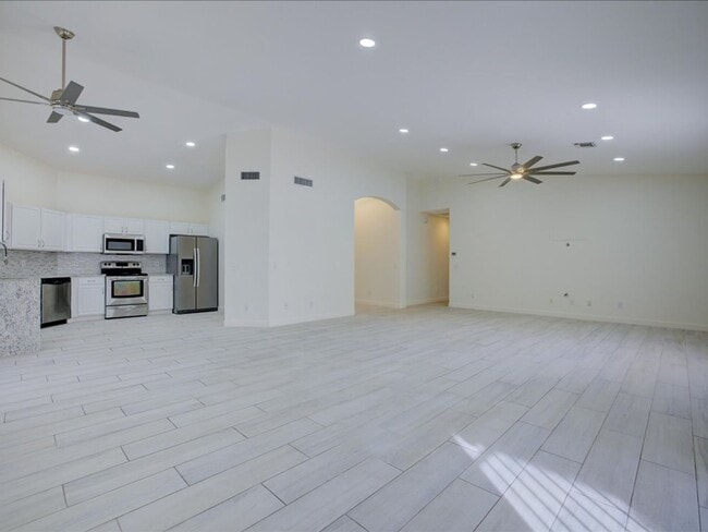 Building Photo - $500 OFF FIRST FULL MONTHS RENT!