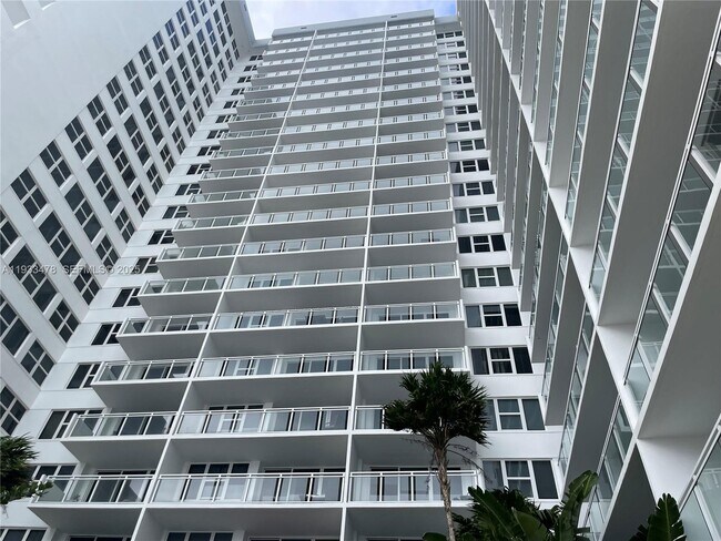 Building Photo - 2030 S Ocean Dr Unit 805