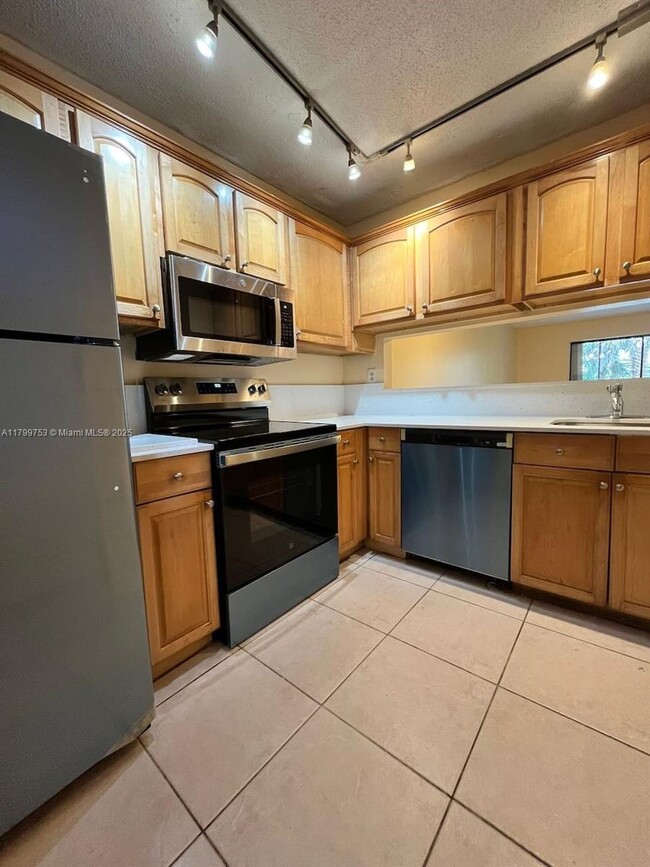 Building Photo - 3470 Foxcroft Rd Rental