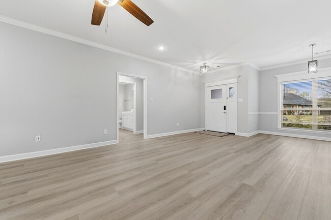 Photo - Mins from LRAFB with Solar panels