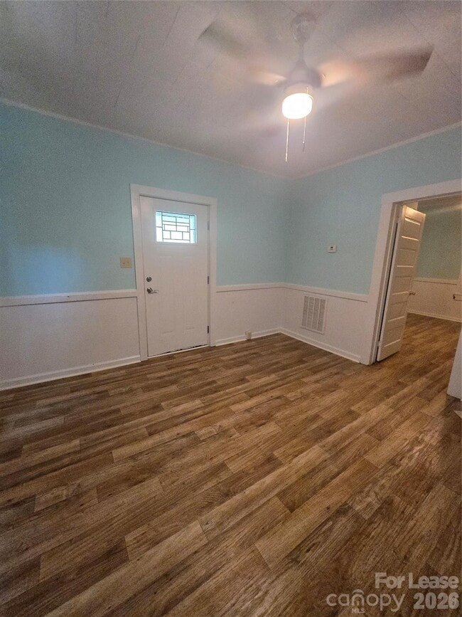 Photo - 1211 N Main St