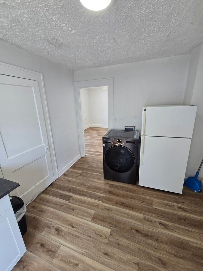 Photo - MOVE IN SPECIAL !! SPACIOUS 1/1 CONVENIENTLY LOCATED CLOSE TO DOWNTOWN ST. PETERSBURG