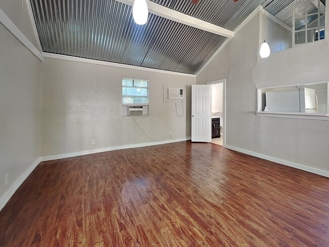 Photo - 2015 McMillan Ave