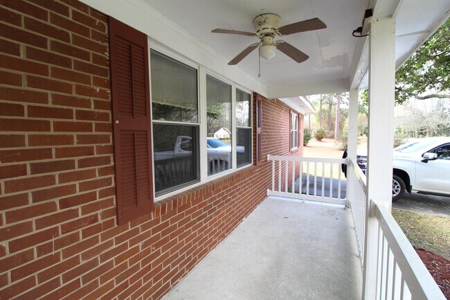Photo - 113 West Dr House