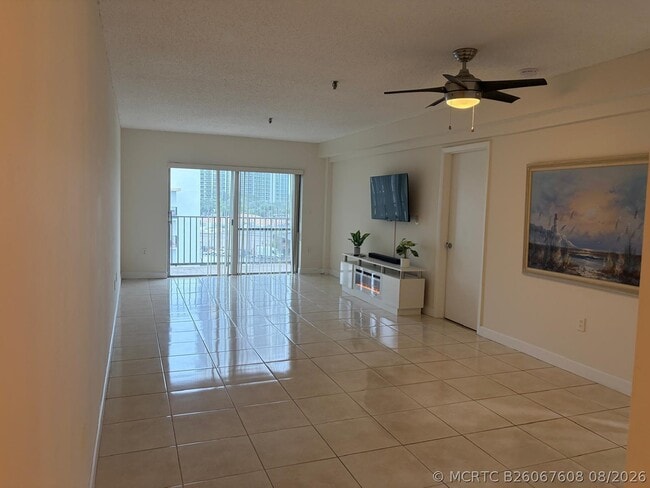 Photo - 250 NE 181st St Unit 406