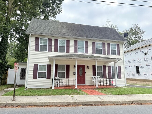 Building Photo - Modern Charm & Walkable Downtown Living in... Rental