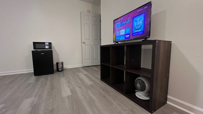 Building Photo - 301 Winners Cir S Unit Room 2