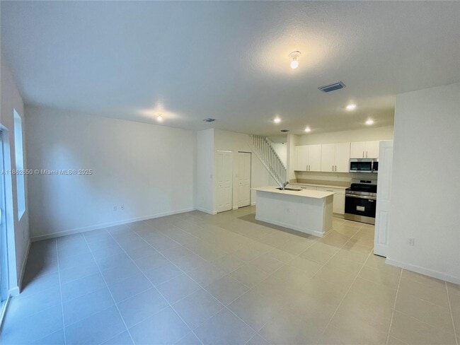 Photo - 110 SE 10th St