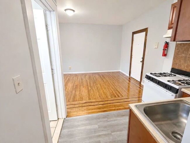 Photo - 658 Sanford Ave Unidad G