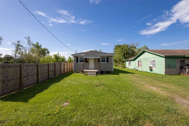 Photo - 1840 Ollie St