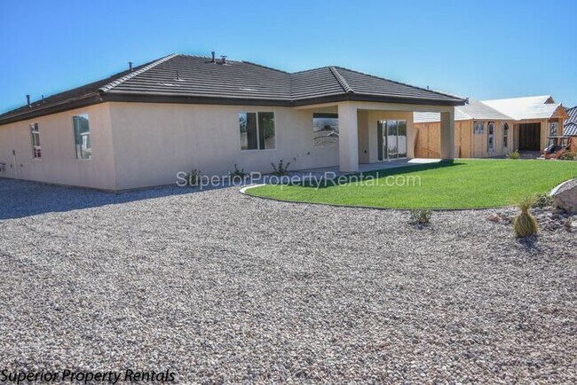 Photo - 4 bed, 2.5 bath home, 2 car garage with a large yard/ Pet friendly