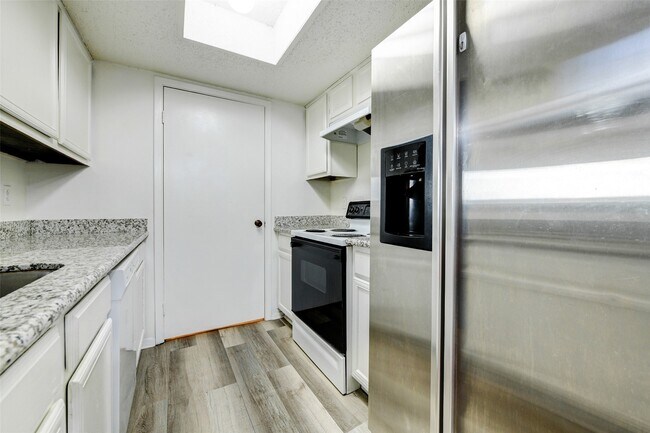 3915 Tanglewilde St Unit 3915