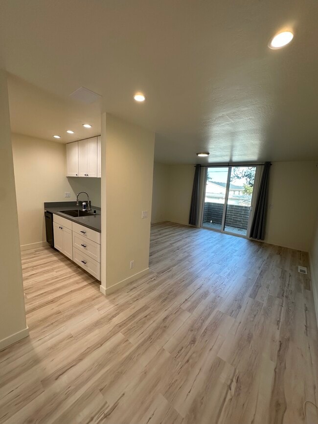 Photo - 1120 McClellan Ave Unit Apt 3