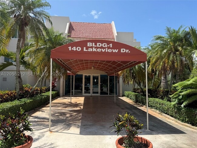 Building Photo - 140 Lakeview Dr Unit 209