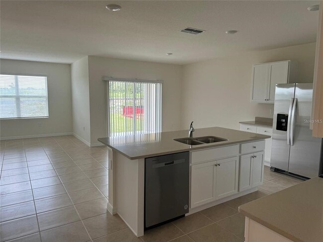 Photo - 240 Taylor Grvs St