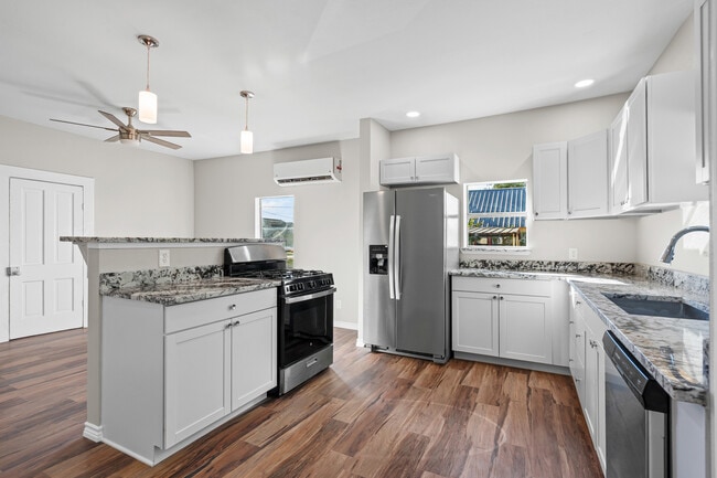 Photo - 1711 Halsell St Unit House