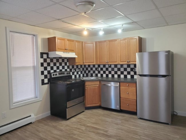 Building Photo - 21 Dubois St Rental