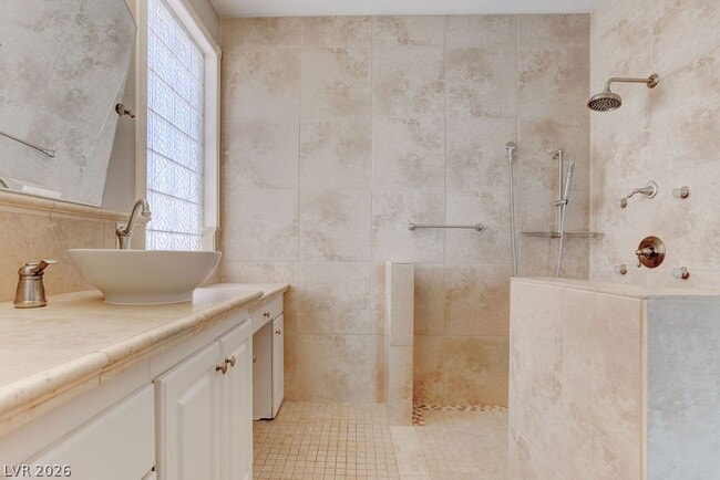 Photo - 325 Brilliant Summit Cir