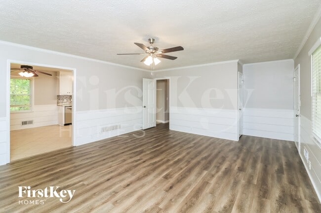 Photo - 3692 Cambridge Dr SW