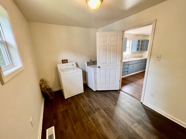 Photo - 1630 Wallace St