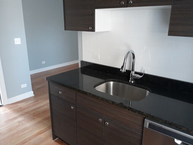 Photo - 1644 W Pratt Blvd Unit 1f