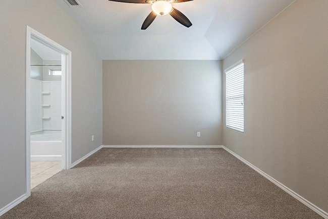 Dormitorio 1 - 327 Chestnut Ln