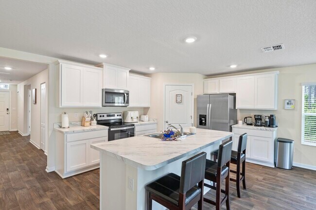 8 Ryecrest Ln
