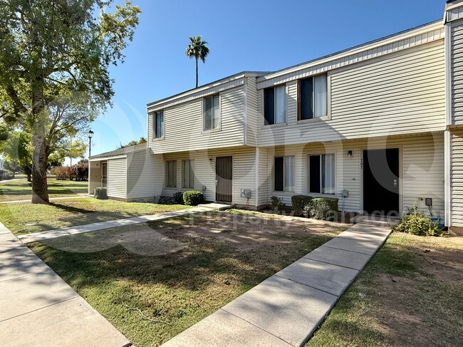 Photo - 707 E Vaughn Dr House