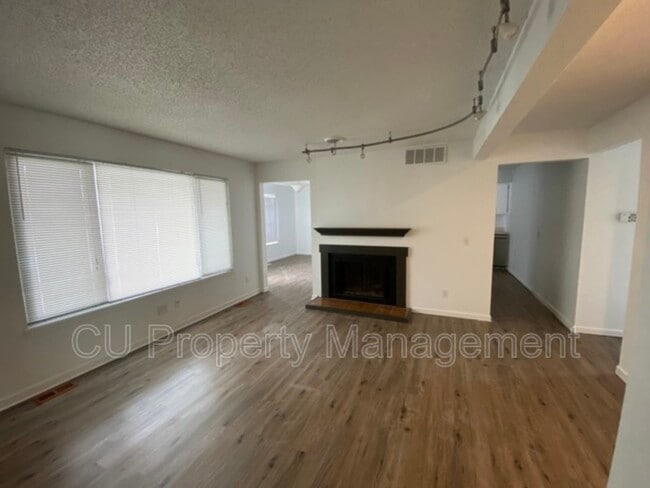 Photo - 911 Laura Dr