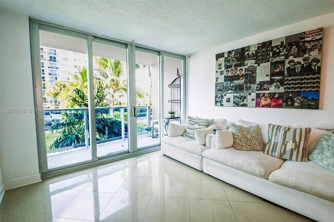 7501 E Treasure Dr Unit 1H