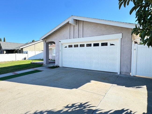 Building Photo - Mission Viejo Lease – 3 Bedrooms, 2 Bathro... Rental