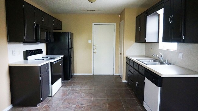 Photo - 2806 Derby Dr