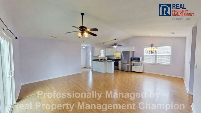 Photo - 3 BD/2 BA Open Plan with Vaulted Ceiling in Ogden