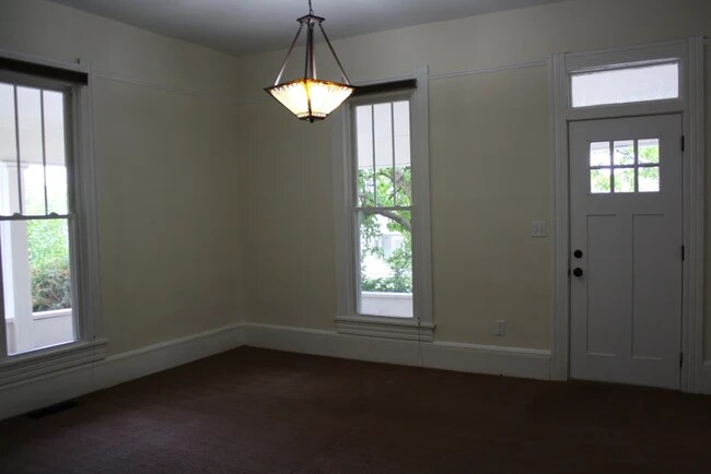 311 E Cottage Grove Ave