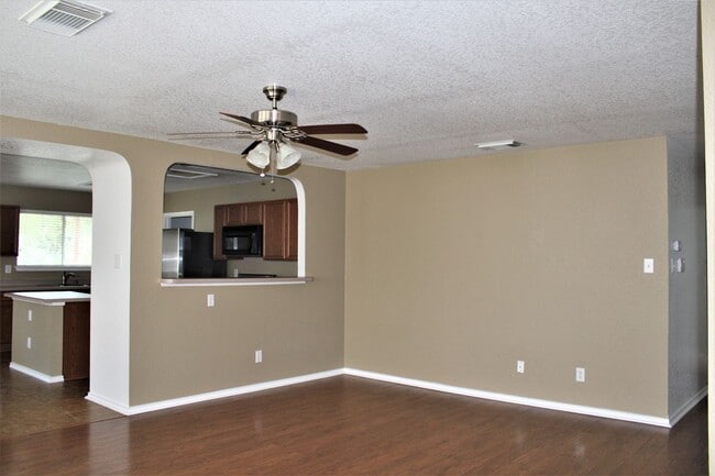 11212 Forest Pass Ct