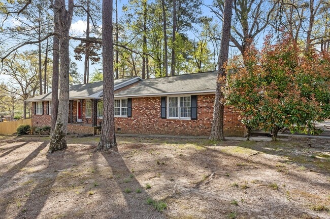 2125 Forest Hills Dr