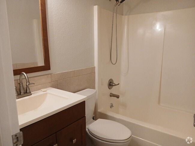 Building Photo - 99 Ave Portola Rental