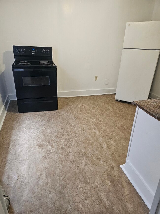 Photo - 707 Washington St W