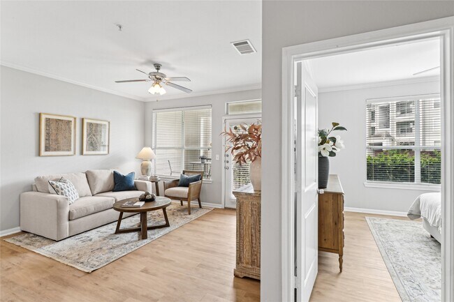 Photo - 14807 Woodland Hills Dr Unidad 7104