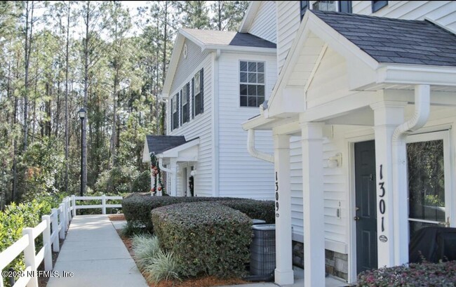 Building Photo - 575 Oakleaf Plantation Pkwy Unit 1309