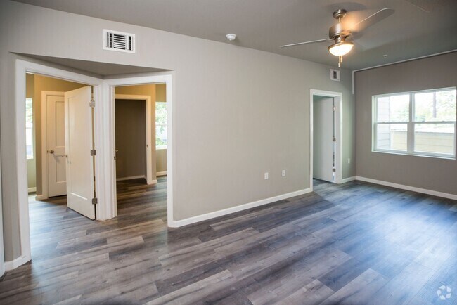 Building Photo - 3/2 - Walking distance to campus Unit 3/2 Rental
