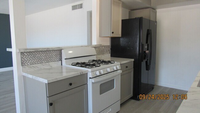 Photo - 3 bedroom 2 bathroom with Solar!!!!