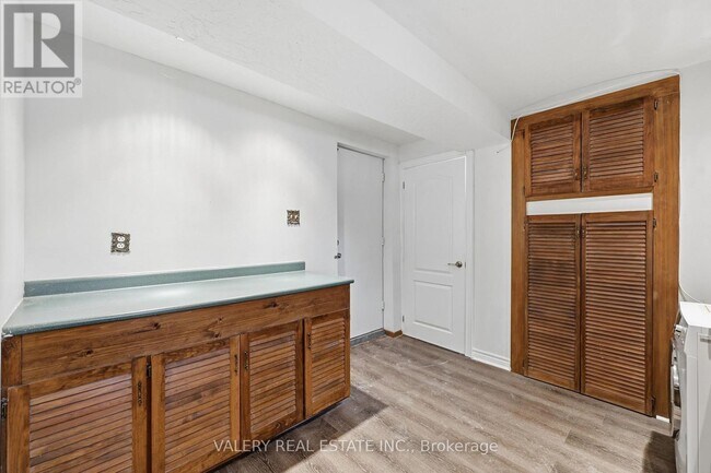 Photo - 2768 Bucklepost Crescent