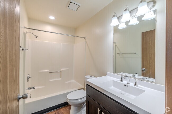 2BR, 2BA - 1,170SF - Bathroom