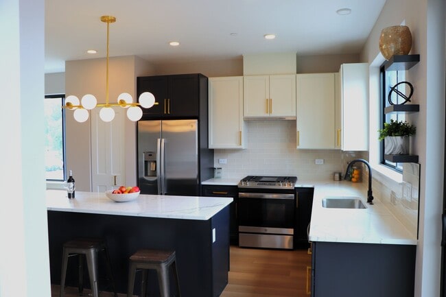 Photo - Lions Park Row