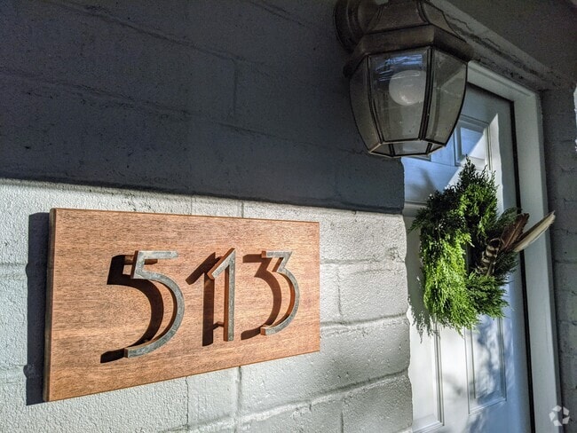 Building Photo - 513 NE 9th St Rental