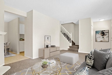 Building Photo - Renovated Townhome